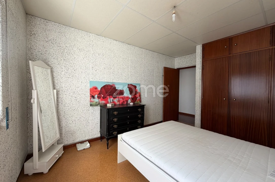 Apartamento T2 para Arrendamento em Santo Antonio dos Olivais Foto 7