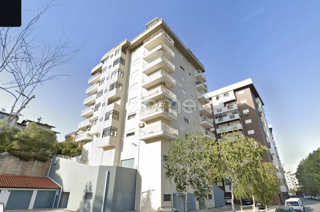 Apartamento T2 para Arrendamento em Santo Antonio dos Olivais Foto 1