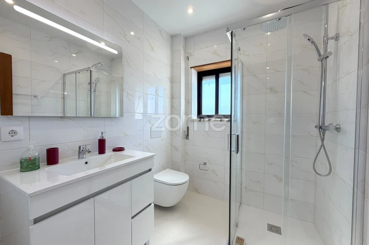 Apartamento T2 para Arrendamento em Santo Antonio dos Olivais Foto 5