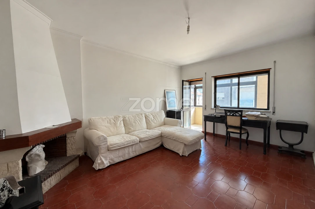 Apartamento T2 para Arrendamento em Santo Antonio dos Olivais Foto 4