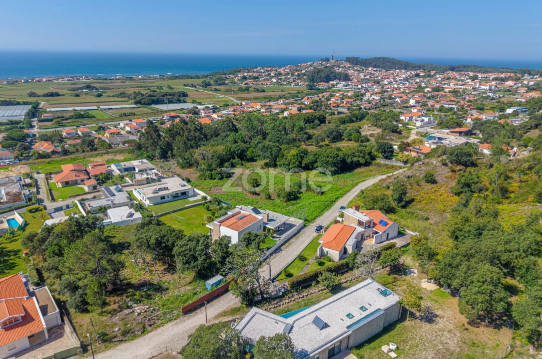 Terreno para Venda em Carreço Foto 11