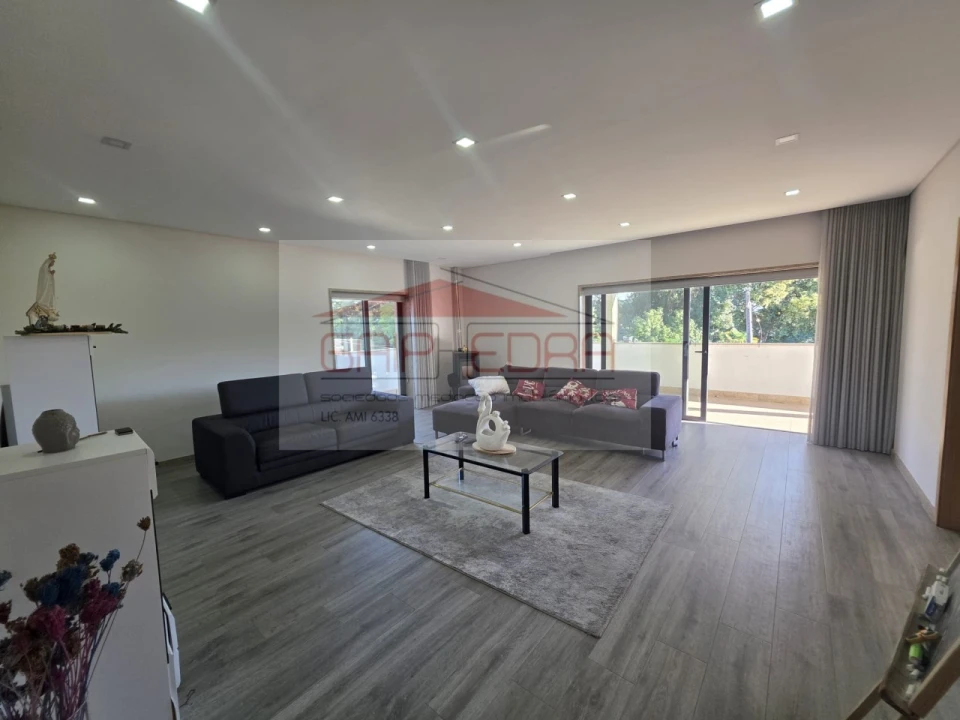 Moradia para Venda em Airães Foto 4