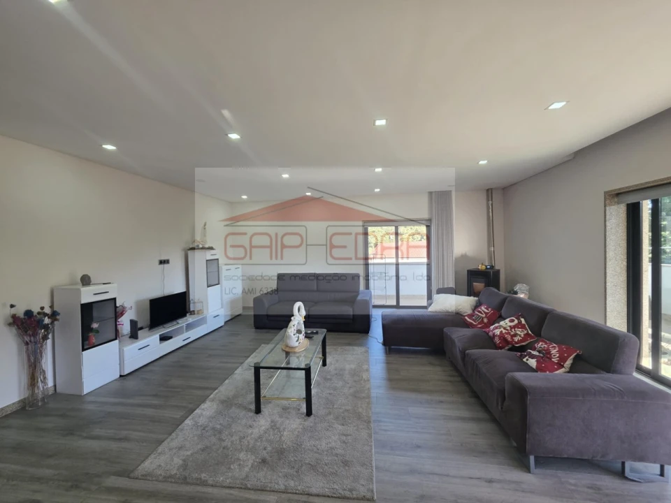 Moradia para Venda em Airães Foto 5