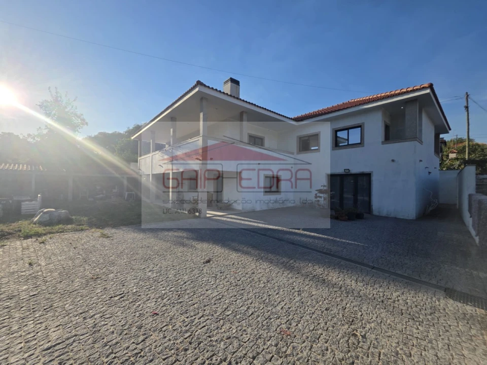 Moradia para Venda em Airães Foto 1