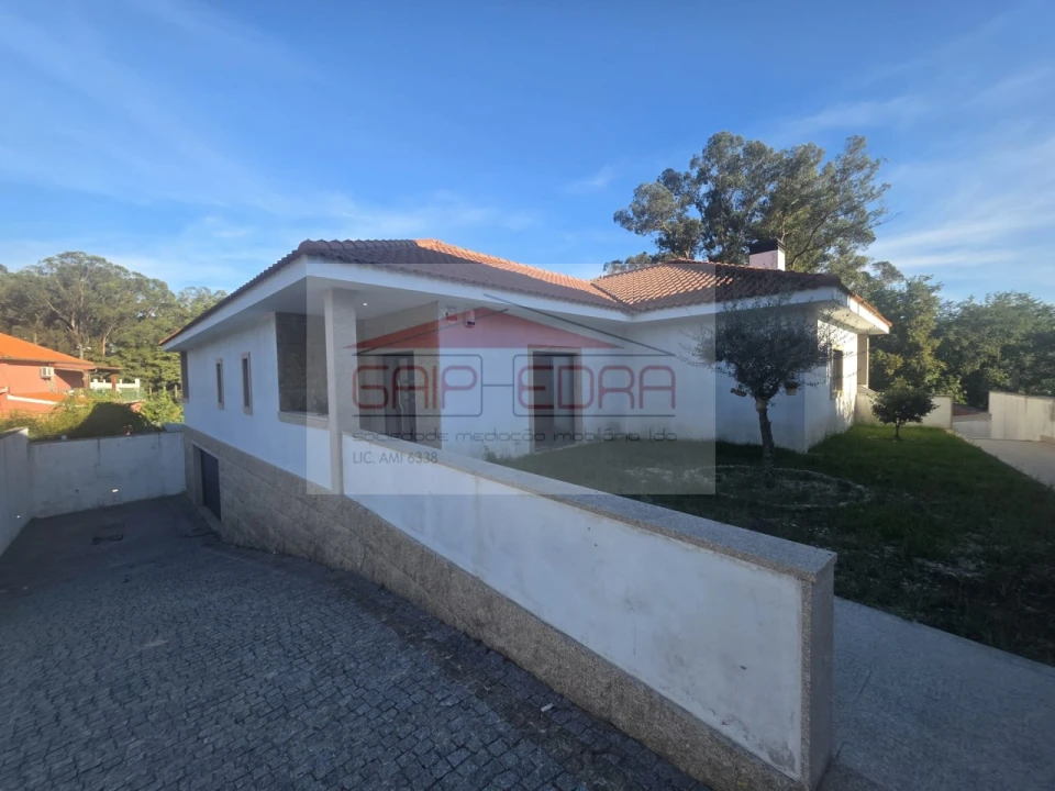 Moradia para Venda em Airães Foto 2