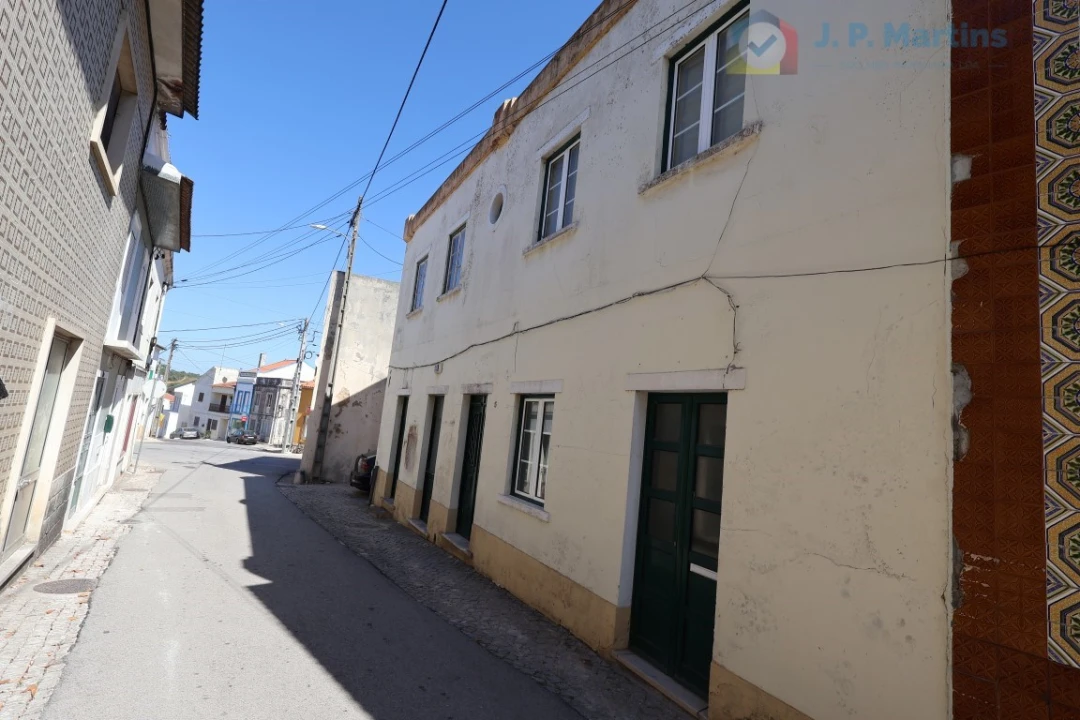 Prédio para Venda em Alcoentre Foto 1