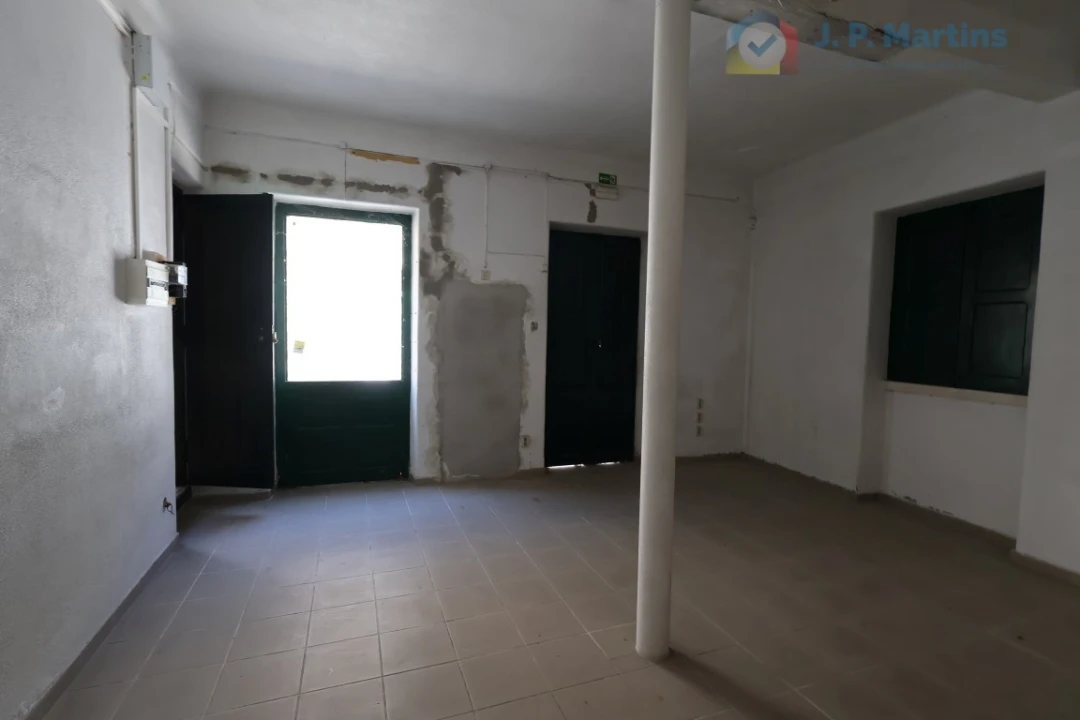 Prédio para Venda em Alcoentre Foto 3