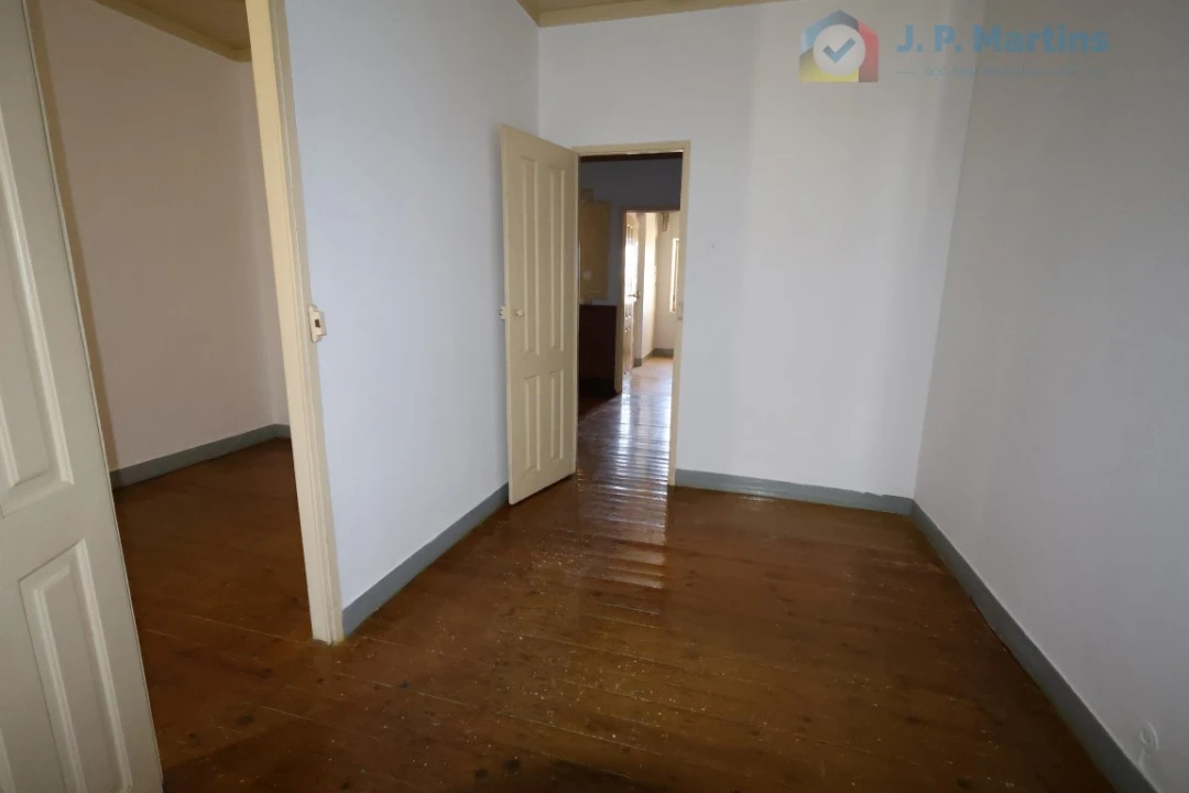 Prédio para Venda em Alcoentre Foto 8