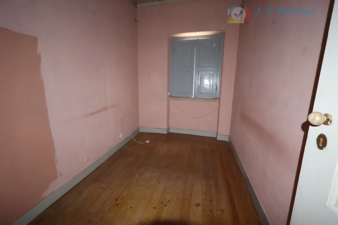 Prédio para Venda em Alcoentre Foto 14