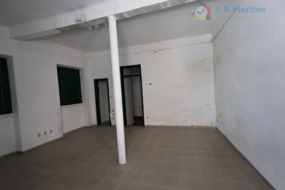 Prédio para Venda em Alcoentre