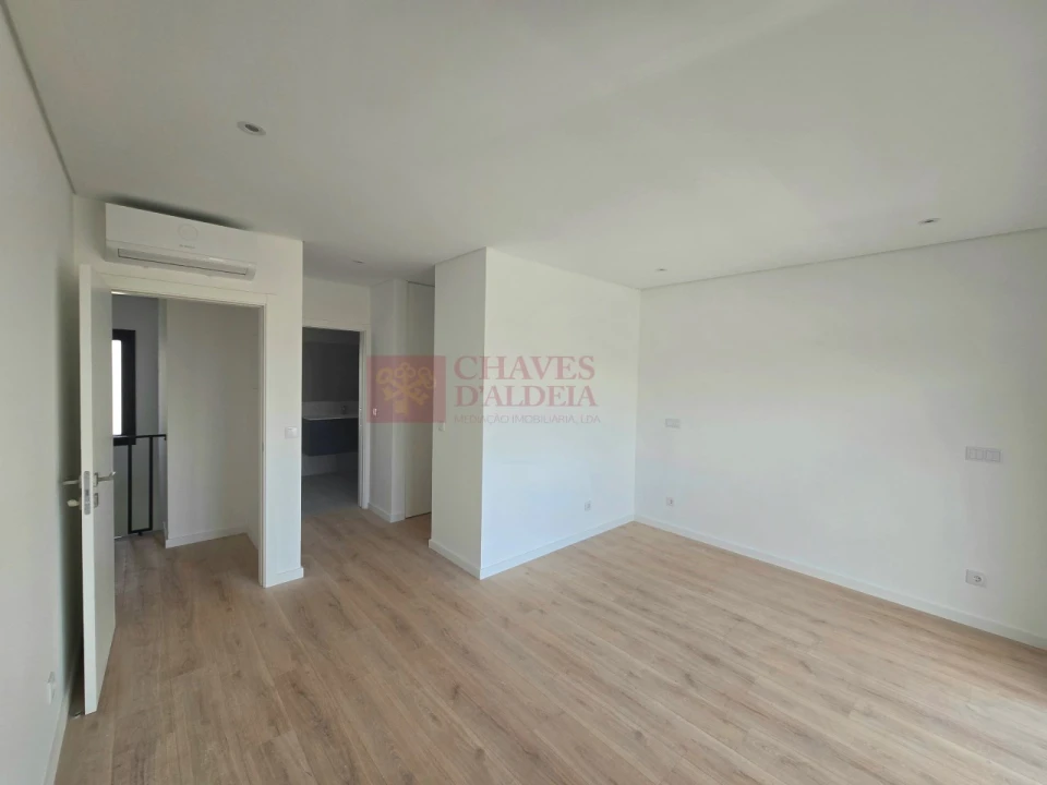 Moradia T4 para Venda em Santa Iria de Azoia, São João da Talha e Bobadela Foto 14