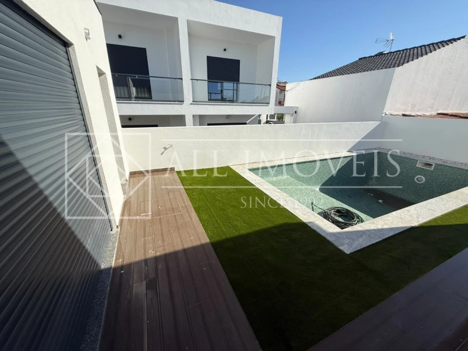 Moradia T4 para Venda em Fernao Ferro Foto 4