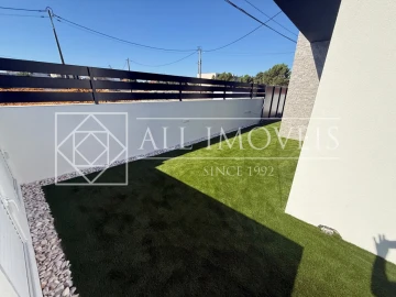 Moradia T4 para Venda em Fernao Ferro