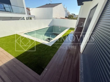 Moradia T4 para Venda em Fernao Ferro