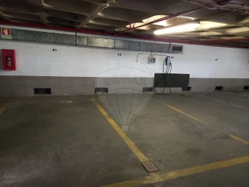 Garagem para Arrendamento em Santa Maria Maior