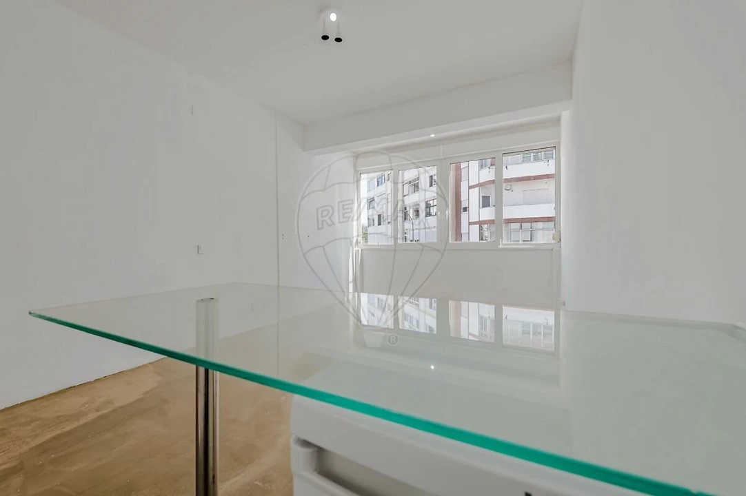 Apartamento T0 para Venda em Oeiras e São Julião da Barra, Paço de Arcos e Caxias Foto 3
