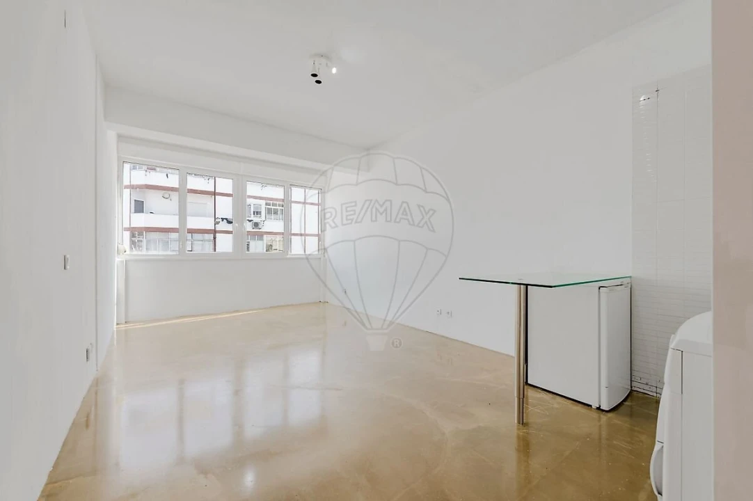 Apartamento T0 para Venda em Oeiras e São Julião da Barra, Paço de Arcos e Caxias Foto 1