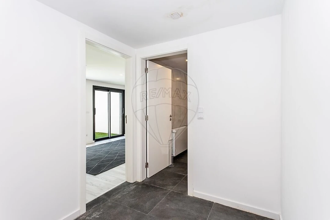 Moradia T3 para Venda em Encarnação Foto 16