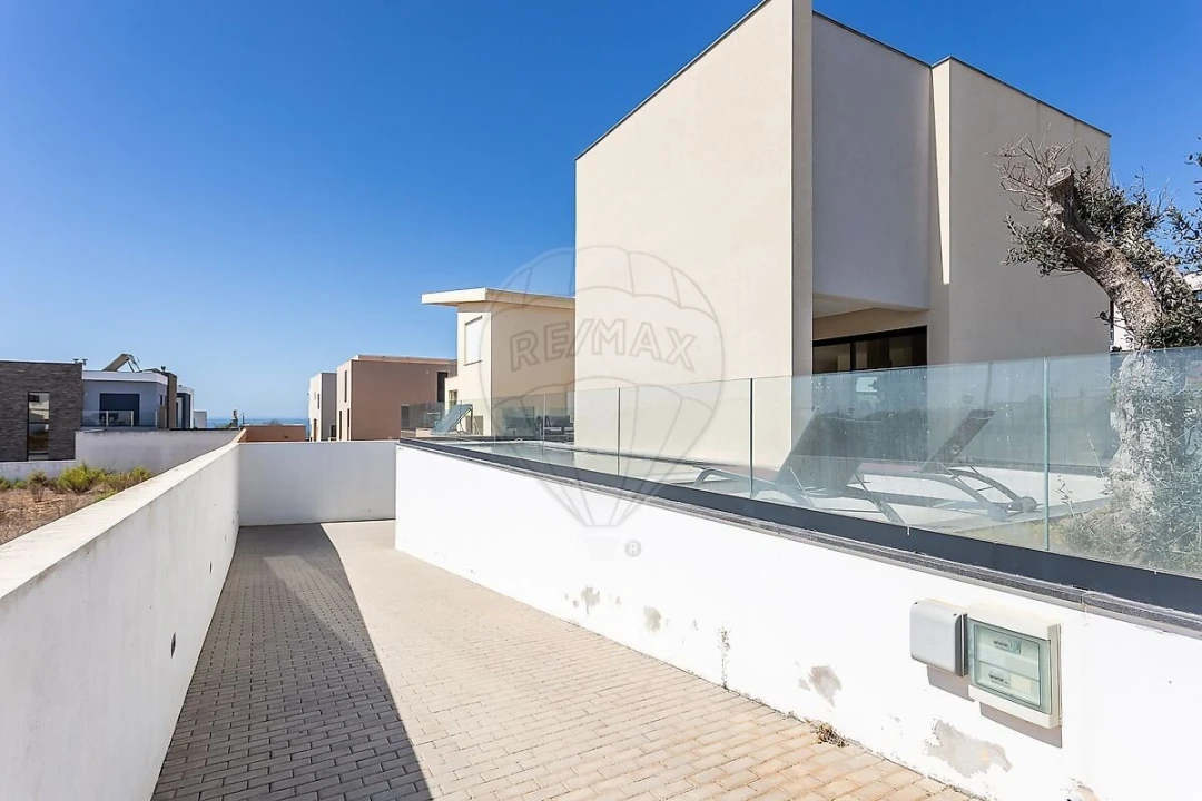 Moradia T3 para Venda em Encarnação Foto 27