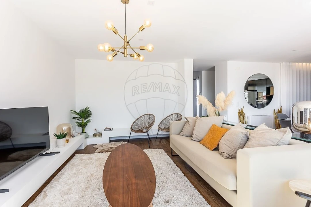 Moradia T3 para Venda em Encarnação Foto 5