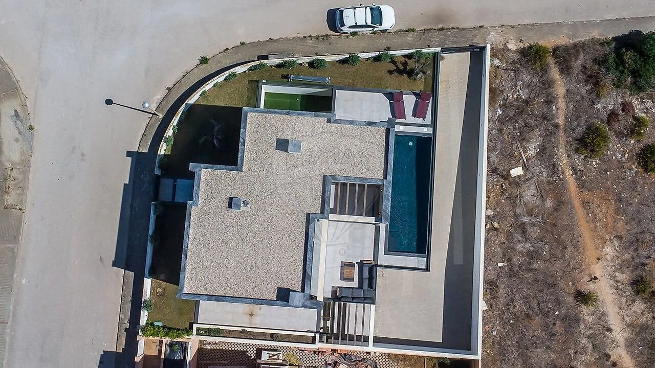 Moradia T3 para Venda em Encarnação Foto 46