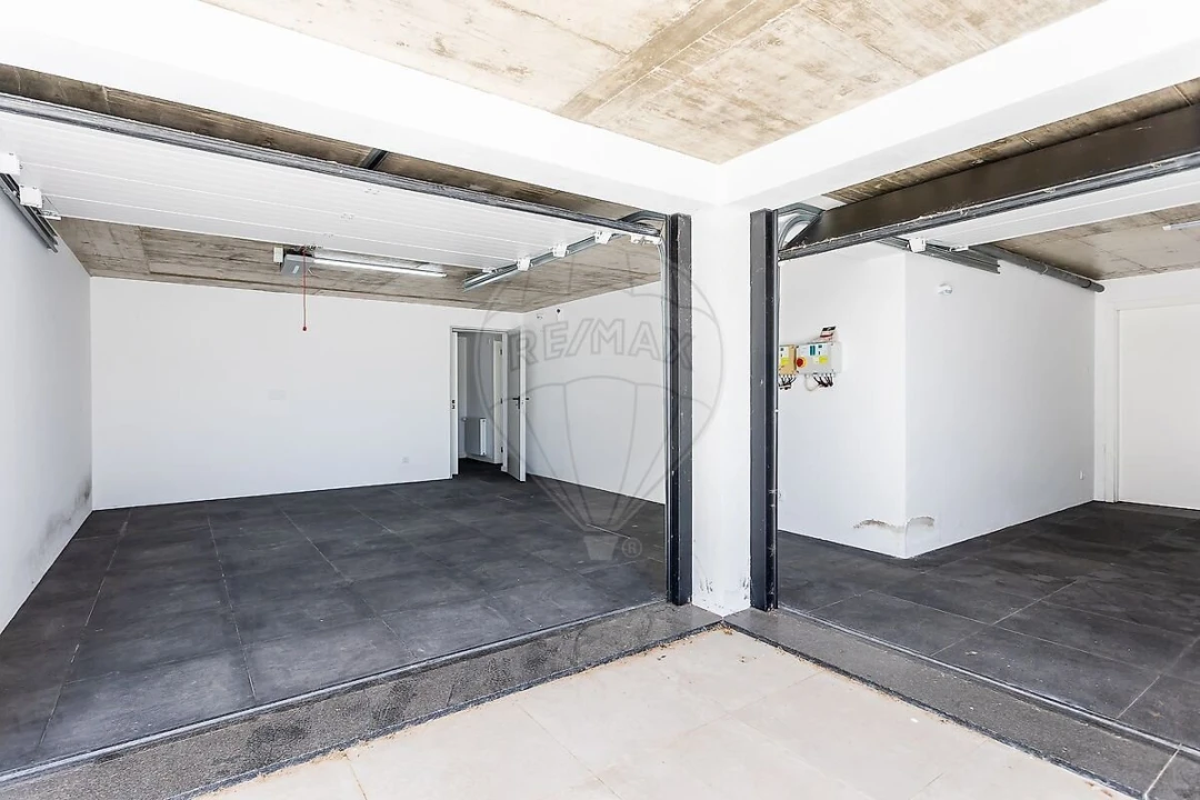 Moradia T3 para Venda em Encarnação Foto 24