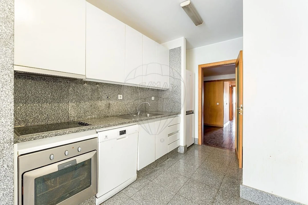 Apartamento T3 para Venda em Pedrouços Foto 16