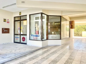 Loja para Venda em Póvoa de Santa Iria e Forte da Casa