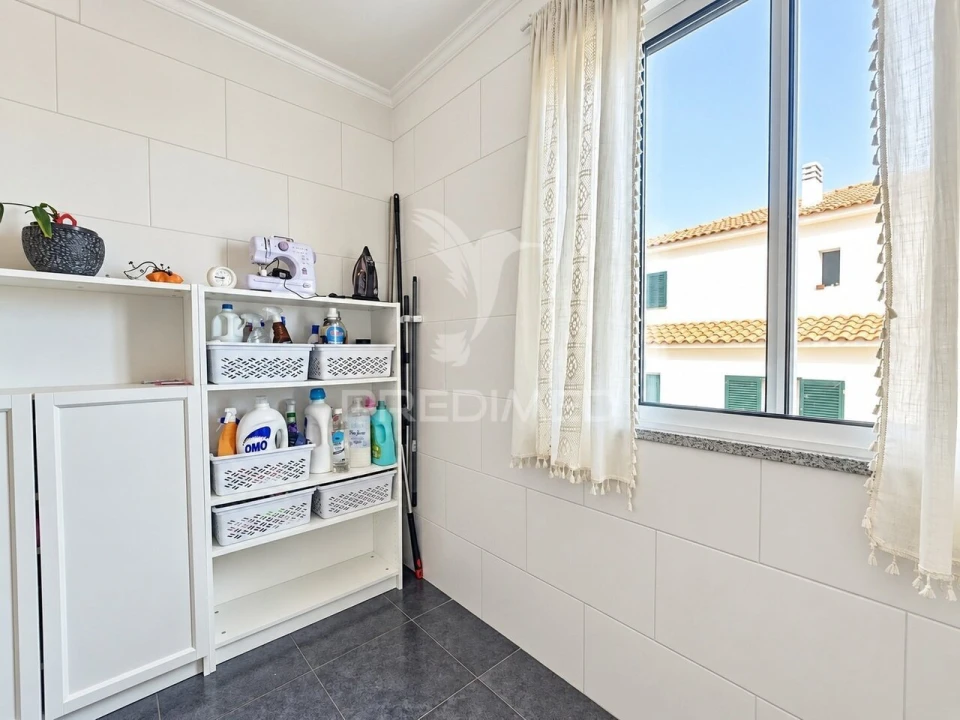 Apartamento T1 para Venda em Caniço Foto 12