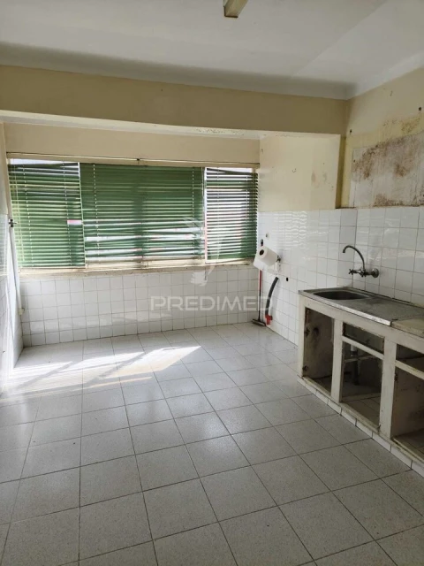 Apartamento T4 para Venda em Sé e São Lourenço