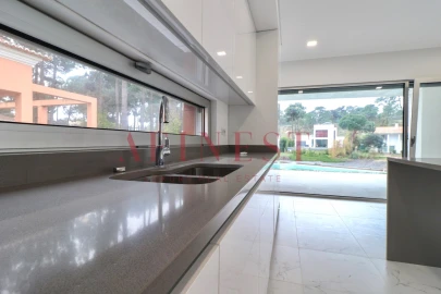 Moradia T6 para Venda em Charneca de Caparica e Sobreda