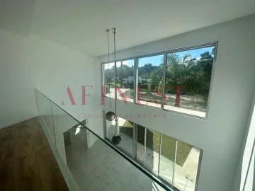 Moradia T6 para Venda em Charneca de Caparica e Sobreda