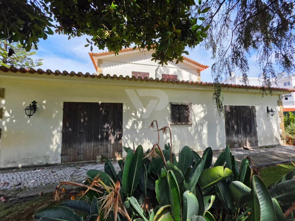 Moradia T5 para Venda em Venda do Pinheiro e Santo Estêvão das Galés Foto 8