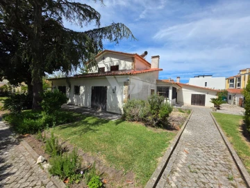 Moradia T5 para Venda em Venda do Pinheiro e Santo Estêvão das Galés