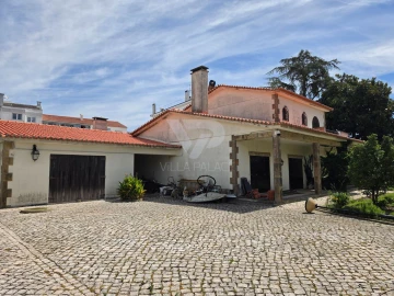 Moradia T5 para Venda em Venda do Pinheiro e Santo Estêvão das Galés
