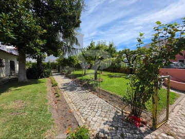 Moradia T5 para Venda em Venda do Pinheiro e Santo Estêvão das Galés