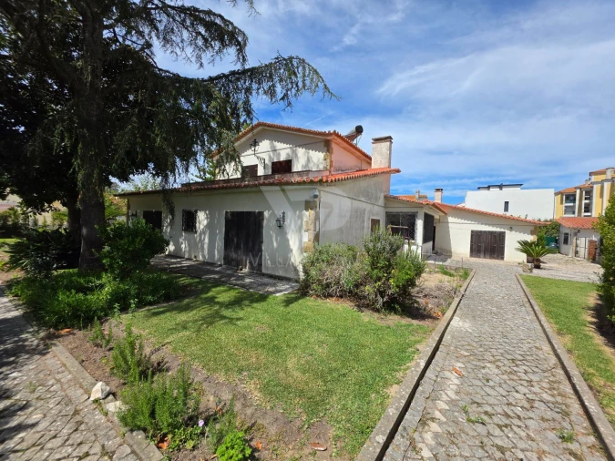 Moradia T5 para Venda em Venda do Pinheiro e Santo Estêvão das Galés Foto 5