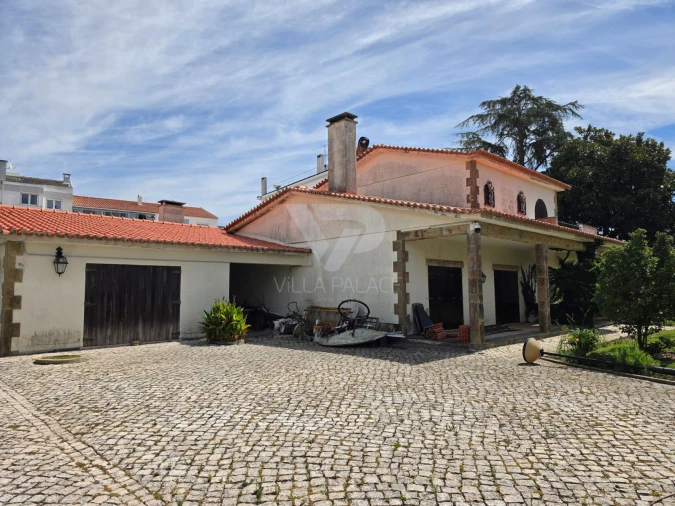 Moradia T5 para Venda em Venda do Pinheiro e Santo Estêvão das Galés Foto 2