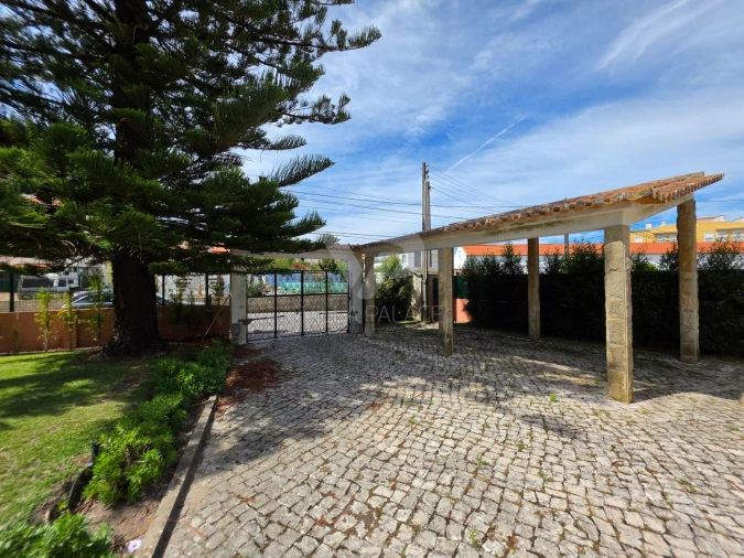 Moradia T5 para Venda em Venda do Pinheiro e Santo Estêvão das Galés Foto 13