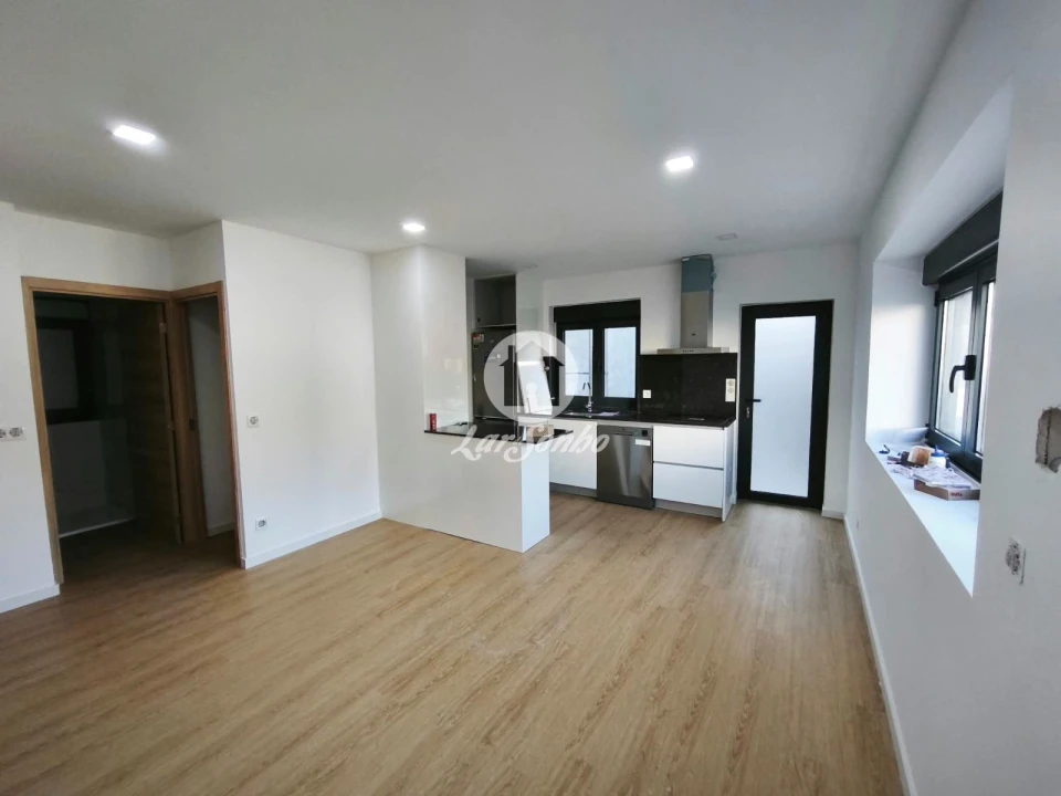 Apartamento T2 para Venda em Barroselas e Carvoeiro Foto 1