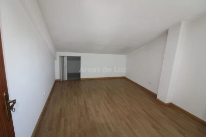 Apartamento T3 para Arrendamento em Marrazes e Barosa