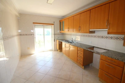 Apartamento T3 para Arrendamento em Marrazes e Barosa