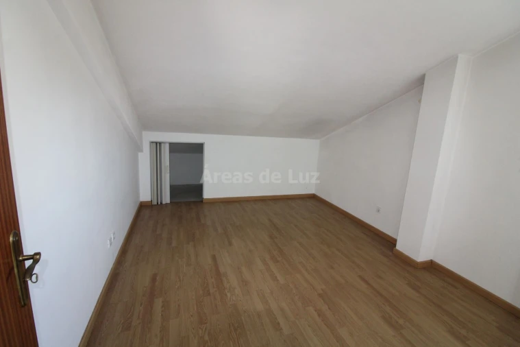 Apartamento T3 para Arrendamento em Marrazes e Barosa Foto 6