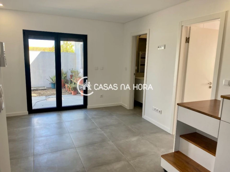 Apartamento T1 para Arrendamento em Caparica e Trafaria Foto 1
