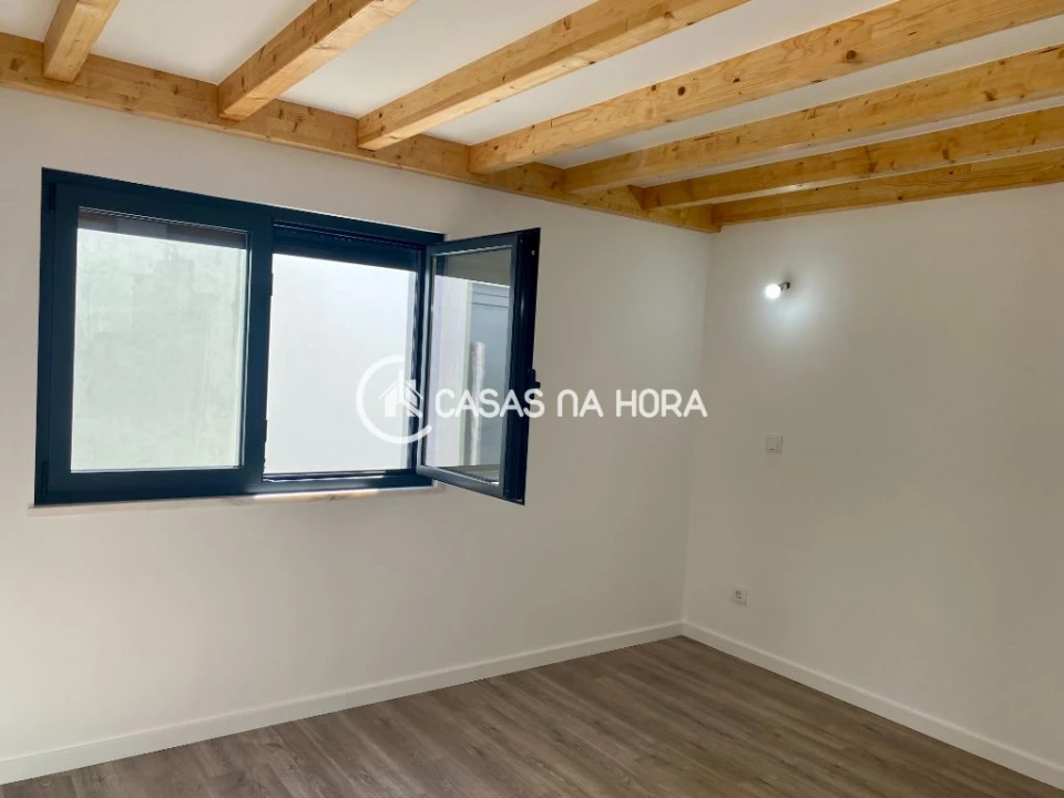 Apartamento T1 para Arrendamento em Caparica e Trafaria Foto 7