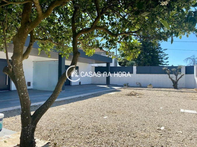 Apartamento T1 para Arrendamento em Caparica e Trafaria Foto 22