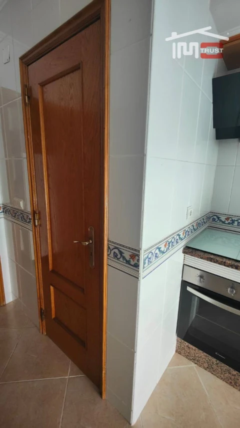 Apartamento T2 para Arrendamento em Atalaia e Alto Estanqueiro-Jardia