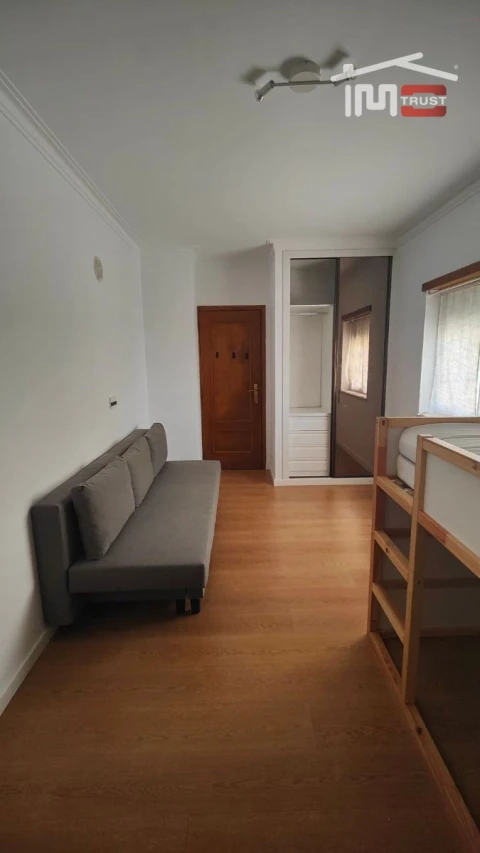 Apartamento T2 para Arrendamento em Atalaia e Alto Estanqueiro-Jardia