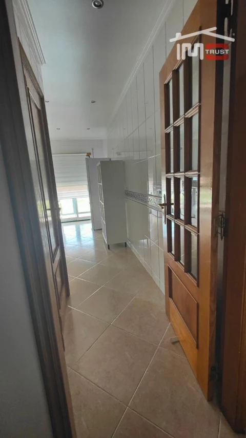 Apartamento T2 para Arrendamento em Atalaia e Alto Estanqueiro-Jardia