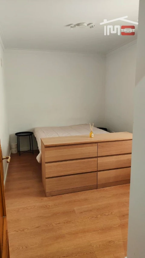 Apartamento T2 para Arrendamento em Atalaia e Alto Estanqueiro-Jardia
